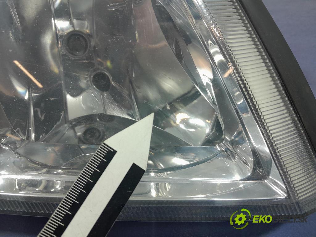 Opel Vectra 2003 Reflektor: v pravo: