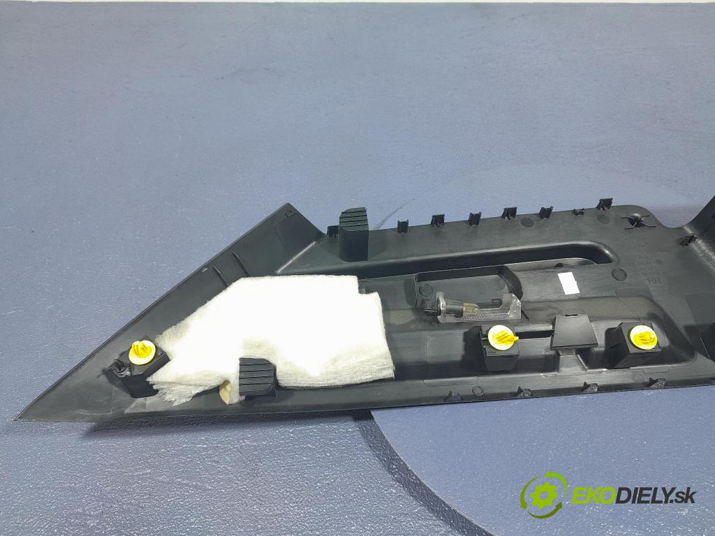 Ford Focus 2019 kryt Plast: Interiéry: JX7B-A46808-AEW