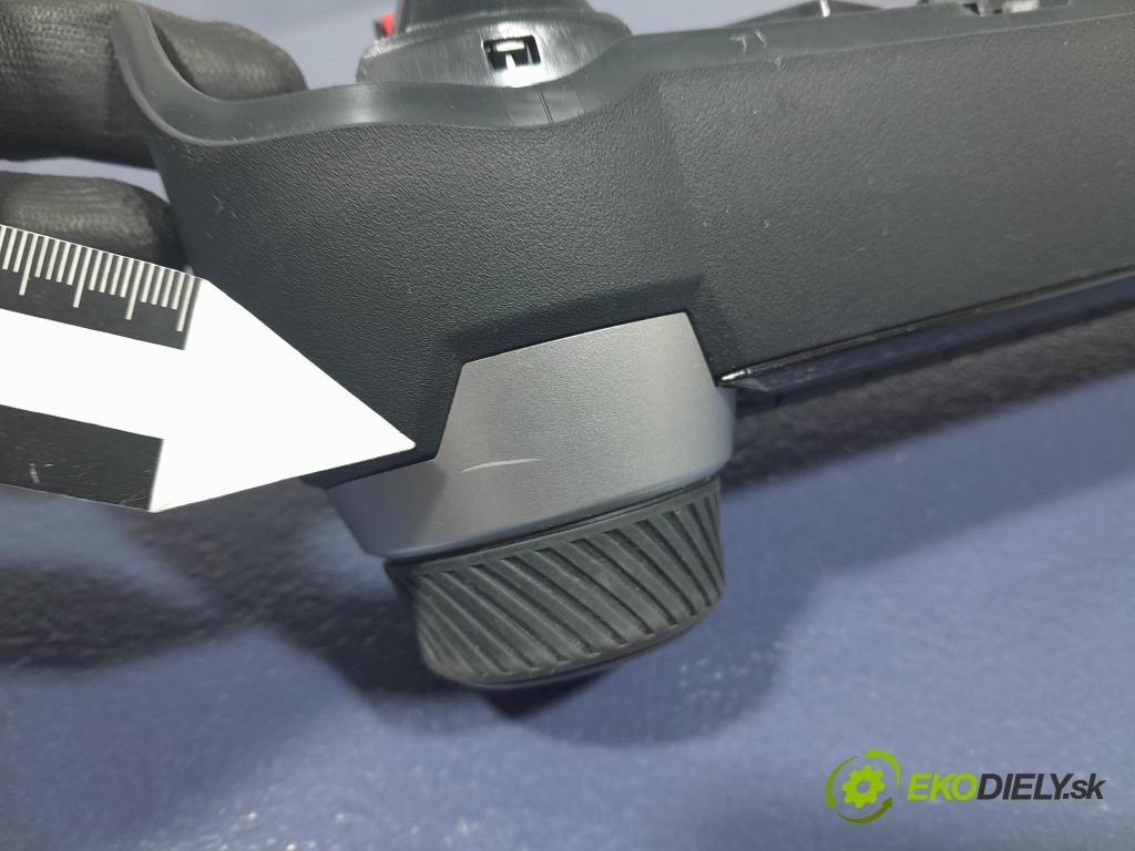 Toyota Rav4 2020 prepínač Klimatizácia: Prúd vzduchu: 75K607