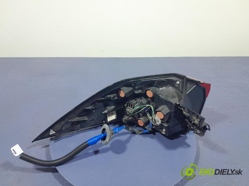 Toyota Rav4 2020 svetlo / reflektor zad Prava: Vonkajsia: 81550-42230