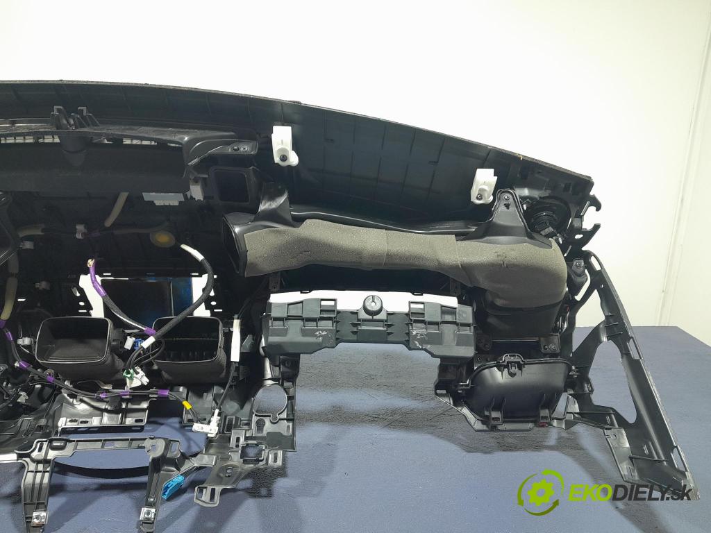 Toyota Rav4 2020 kokpit,pristrojová doska