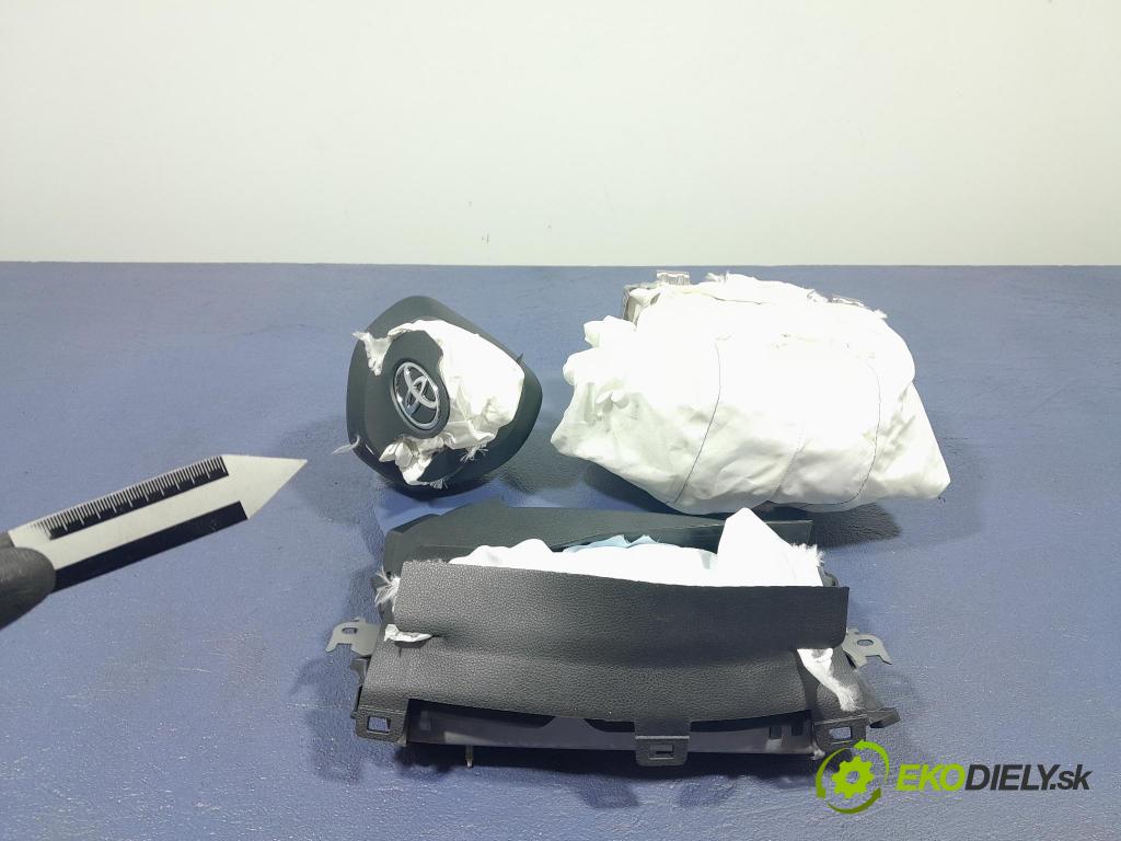 Toyota Rav4 2020 kokpit,pristrojová doska