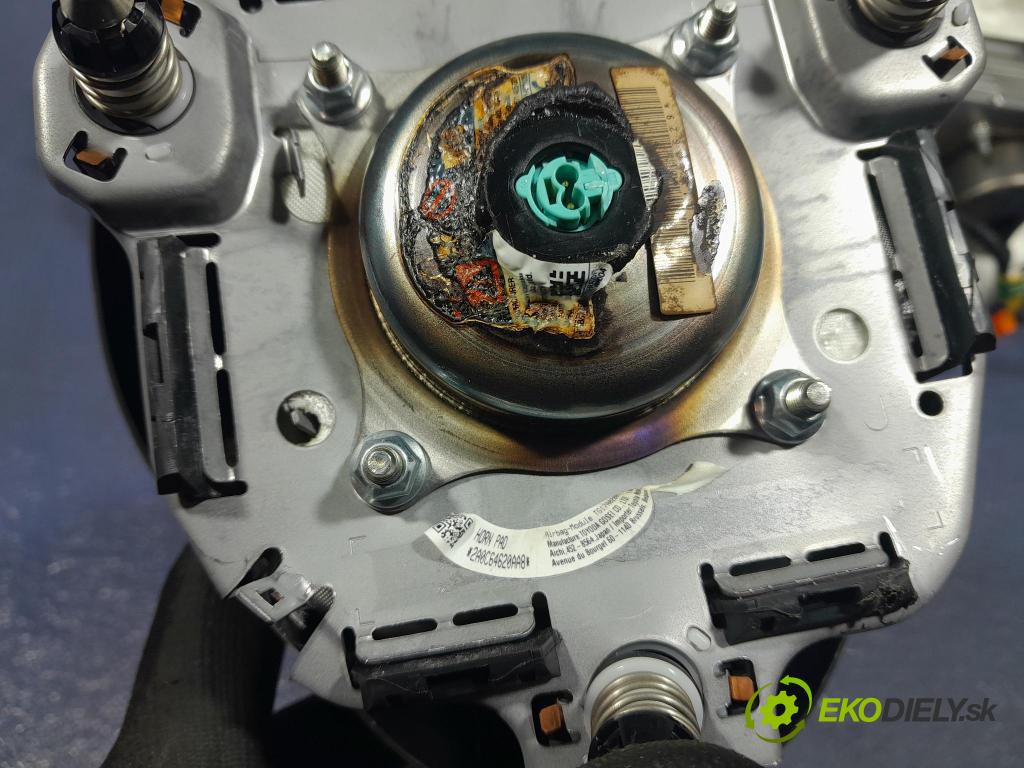 Toyota Rav4 2020 kokpit,pristrojová doska