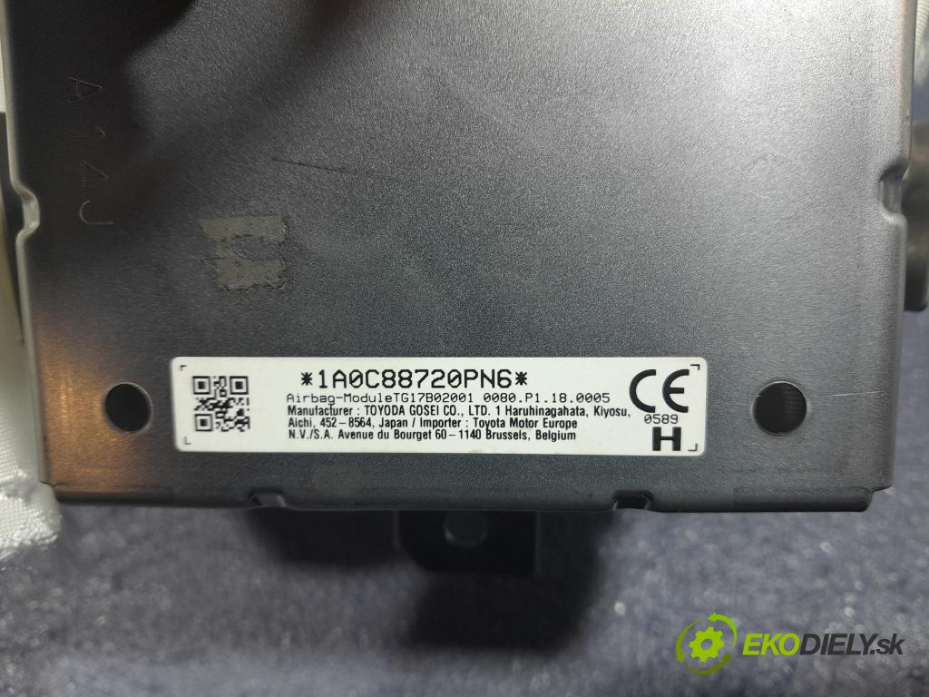 Toyota Rav4 2020 kokpit,pristrojová doska 