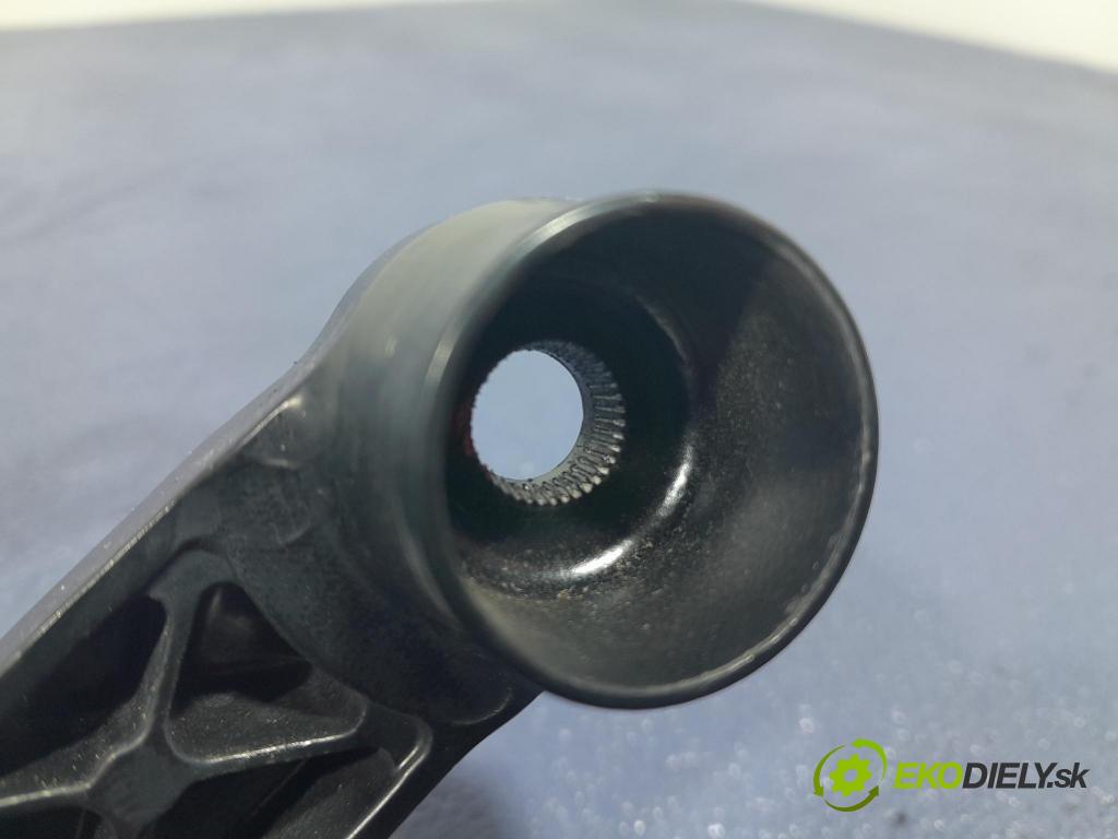 Toyota Rav4 2020 Rameno: Stierače: Predné