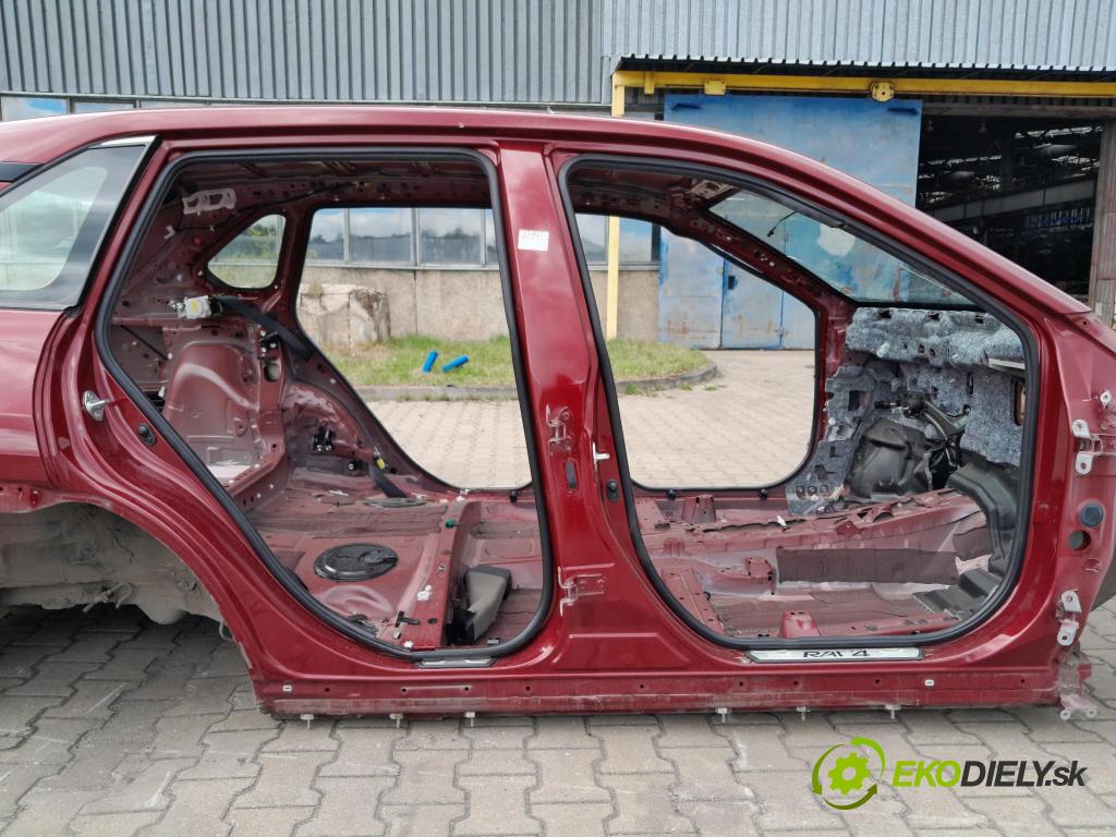Toyota Rav4 2020 práh v pravo: