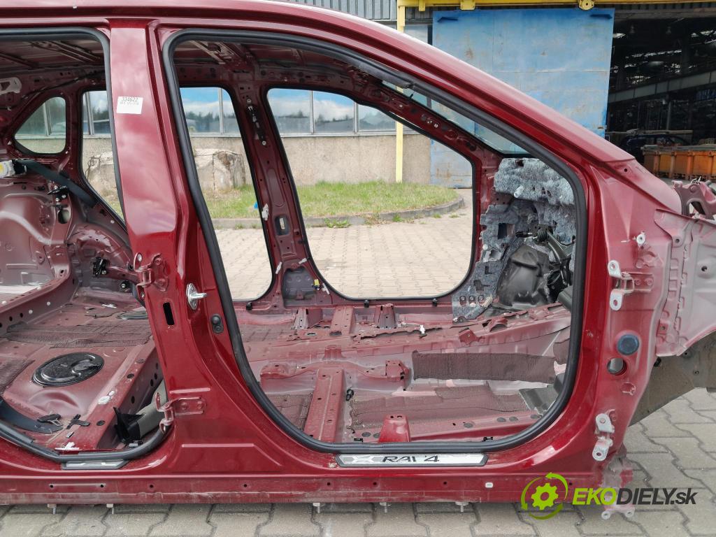 Toyota Rav4 2020 práh v pravo: