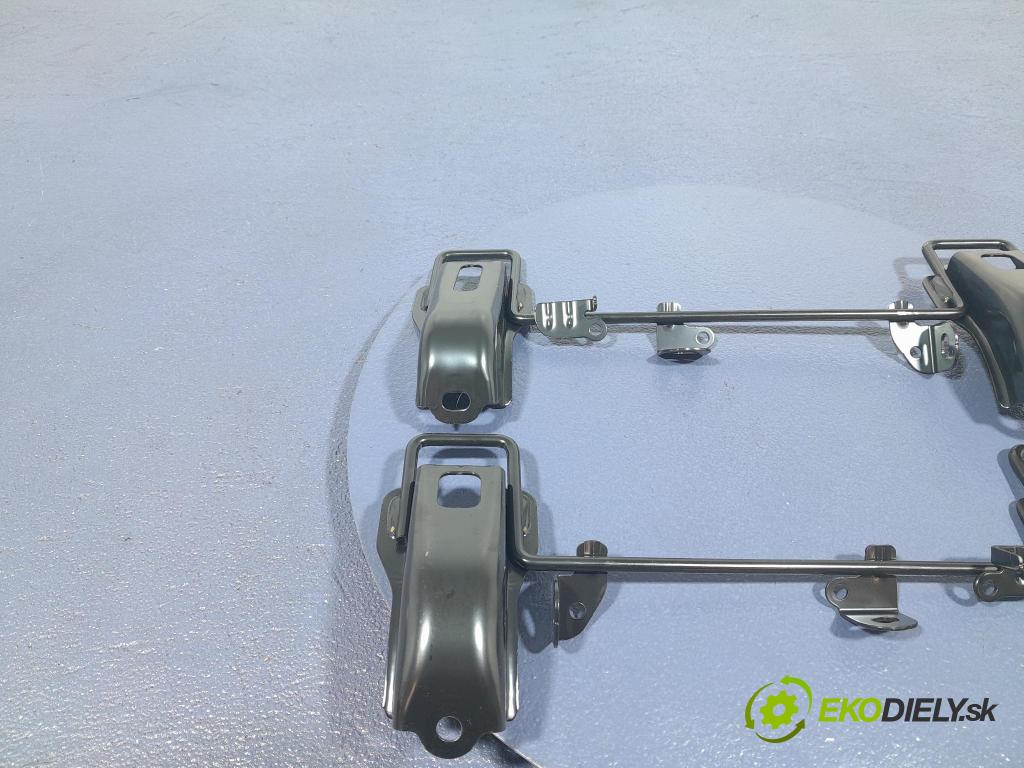 Toyota Rav4 2020 Sedačka zadný 