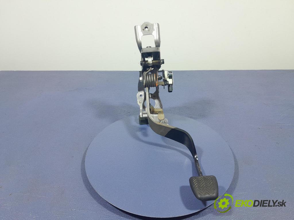 Toyota Rav4 2020 pedále