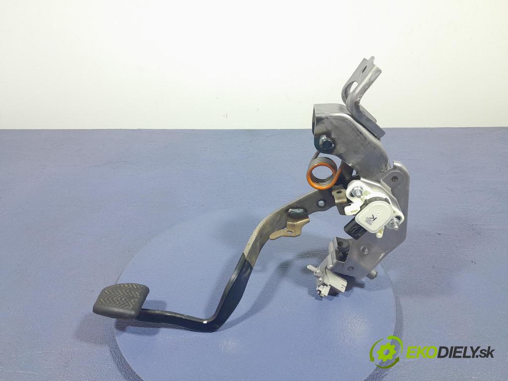 Toyota Rav4 2020 pedále