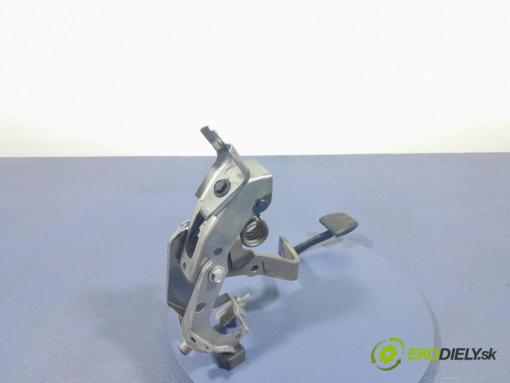 Toyota Rav4 2020 pedále