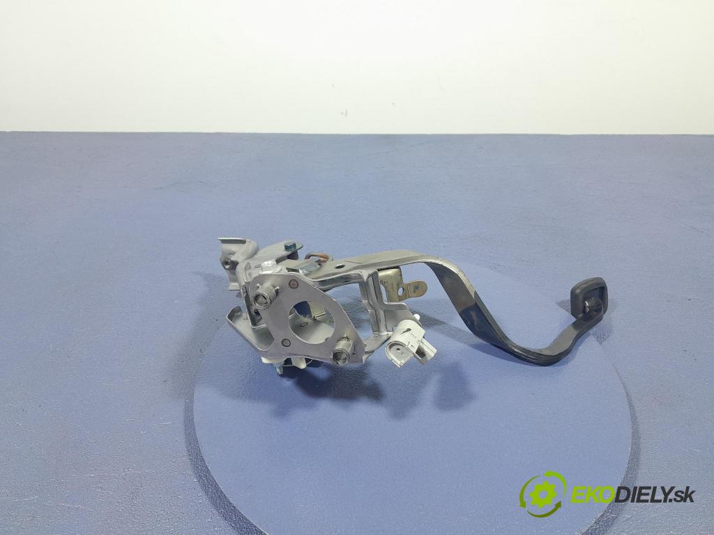 Toyota Rav4 2020 pedále