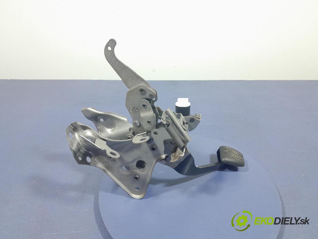 Toyota Rav4 2020 pedále