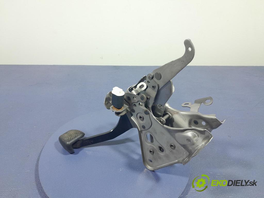 Toyota Rav4 2020 pedále