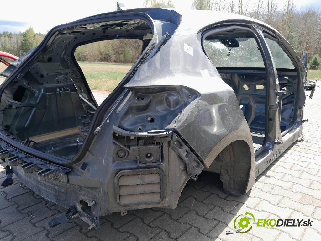 Ford Focus 2019 blatnik Zad: v pravo: