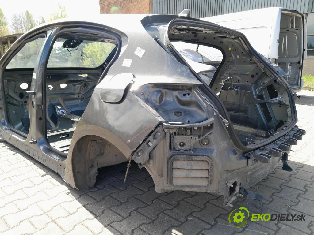 Ford Focus 2019 blatnik Zad: Levý: