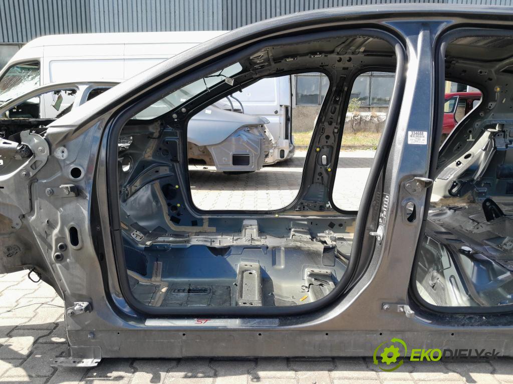 Ford Focus 2019 práh Levý: