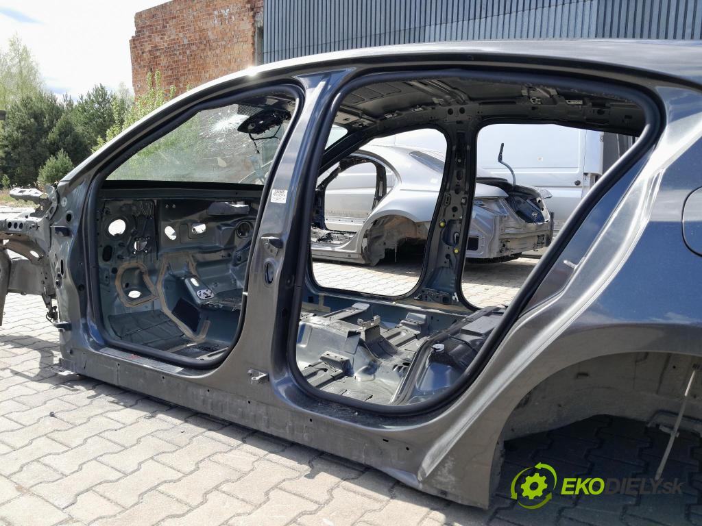 Ford Focus 2019 práh Levý: 