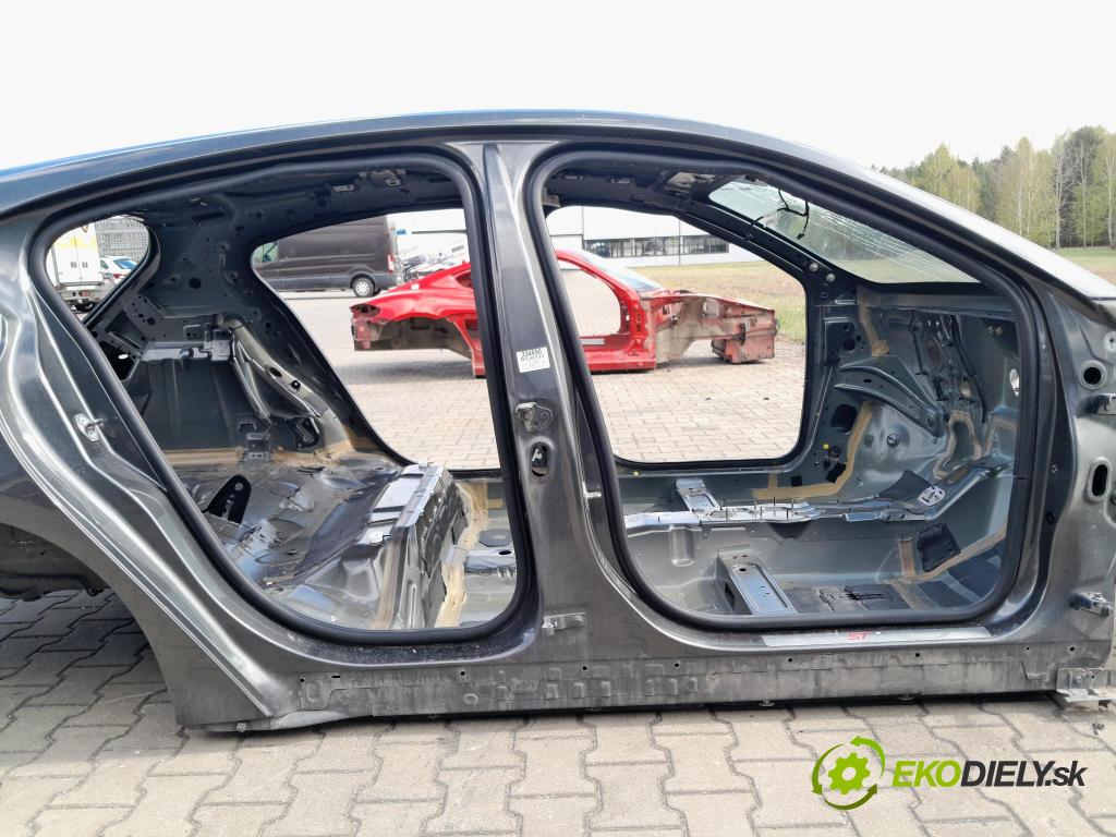 Ford Focus 2019 Práh: v pravo: