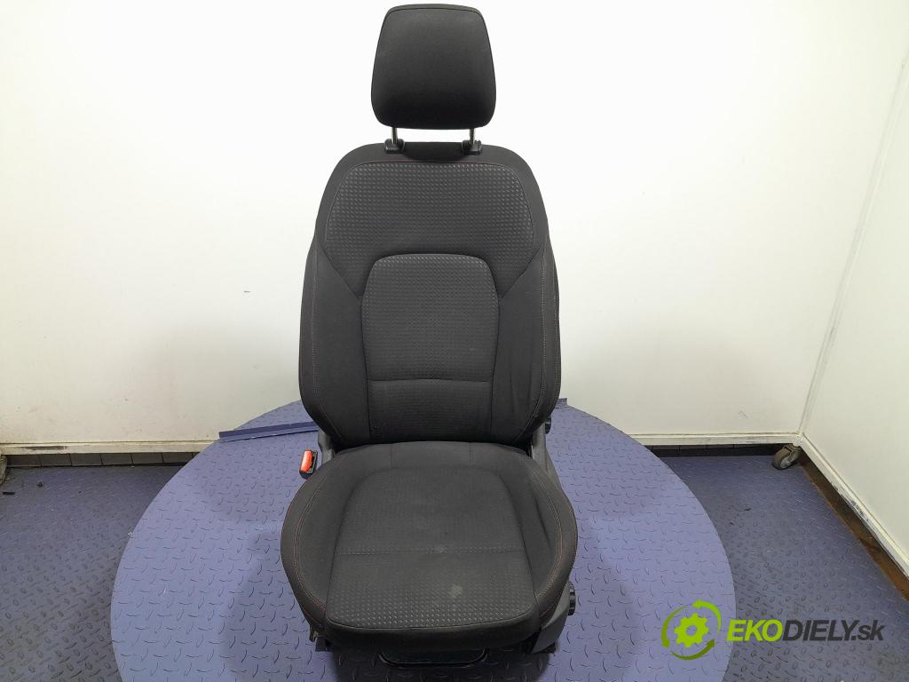 Ford Focus 2019 Sedačka Ovládače: