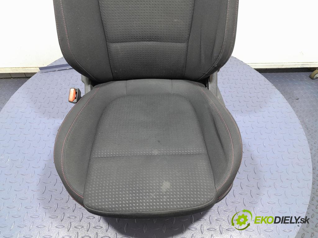 Ford Focus 2019 Sedačka Ovládače: