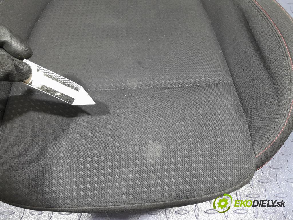 Ford Focus 2019 Sedačka Ovládače: