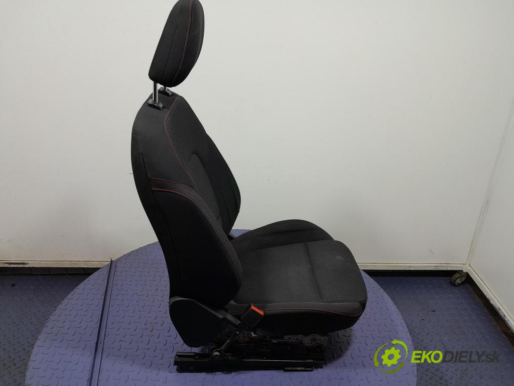Ford Focus 2019 Sedačka Ovládače: