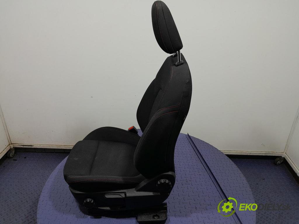 Ford Focus 2019 Sedačka Ovládače: