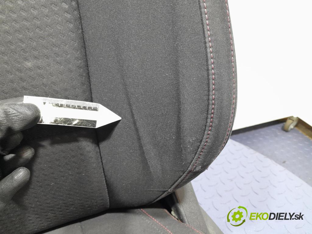 Ford Focus 2019 Sedačka Ovládače: