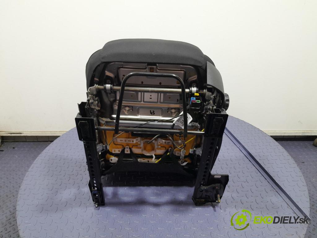 Ford Focus 2019 Sedačka Ovládače: 