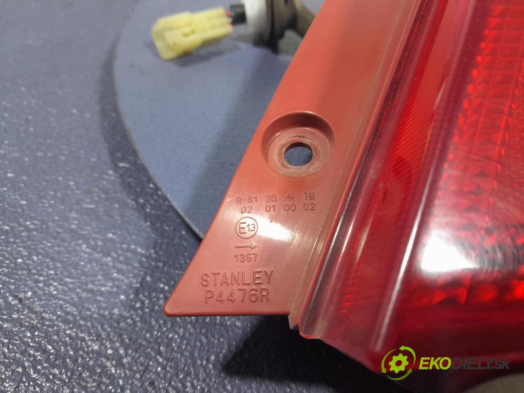 Suzuki Swift 2005 svetlo / reflektor zad Prava: Vonkajsia: P4476R