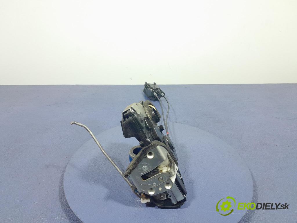 Suzuki Swift 2005 zámok dvere Predné Vľavo: