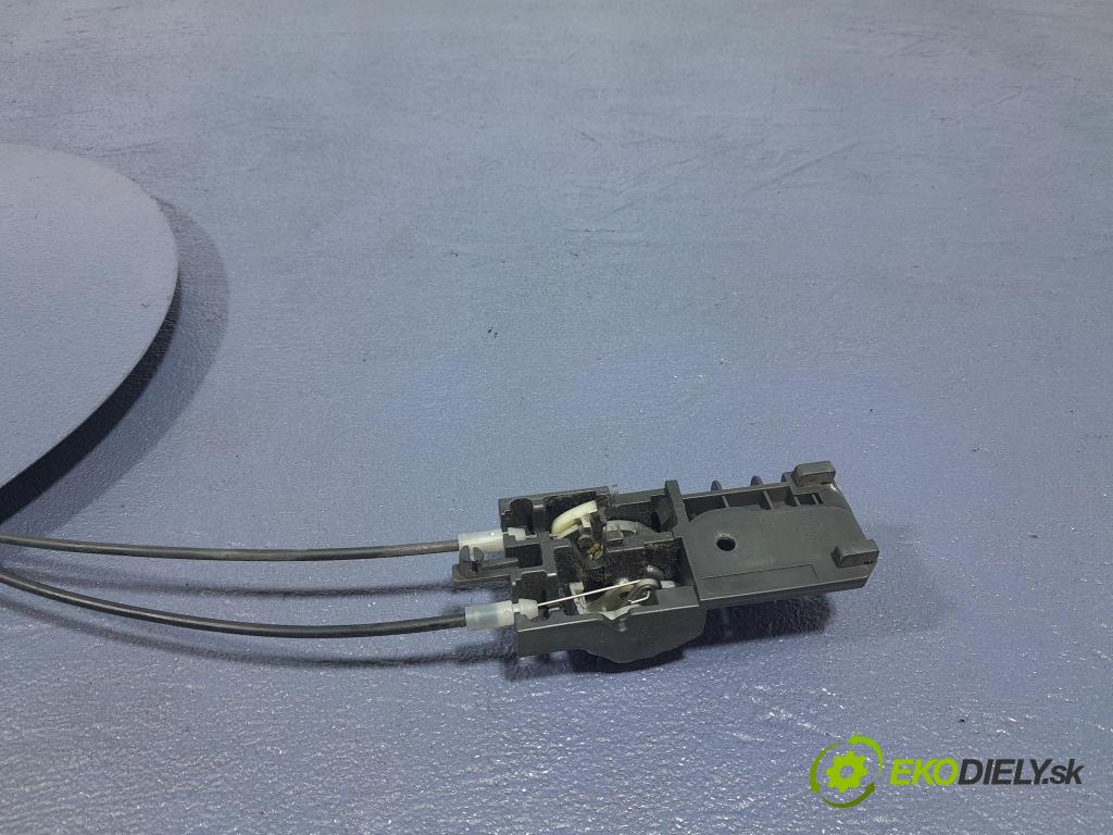 Suzuki Swift 2005 zámok dvere Predné Vľavo: