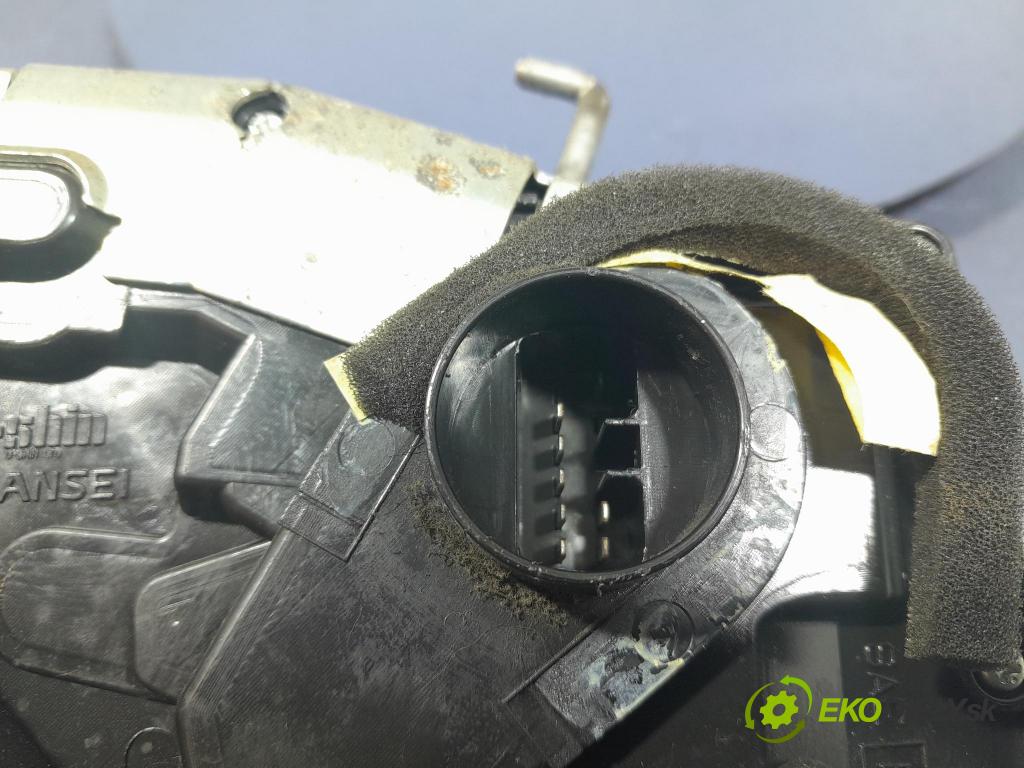 Suzuki Swift 2005 zámok dvere Predné Vľavo: 