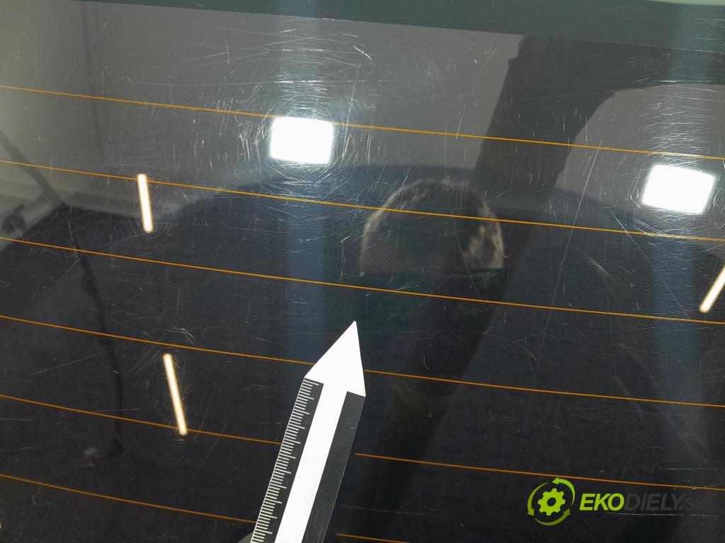 Suzuki Swift 2005 zadna dveře kufra: kufra: