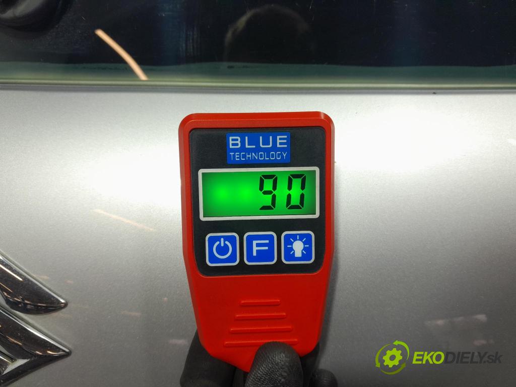 Suzuki Swift 2005 zadna dveře kufra: kufra: