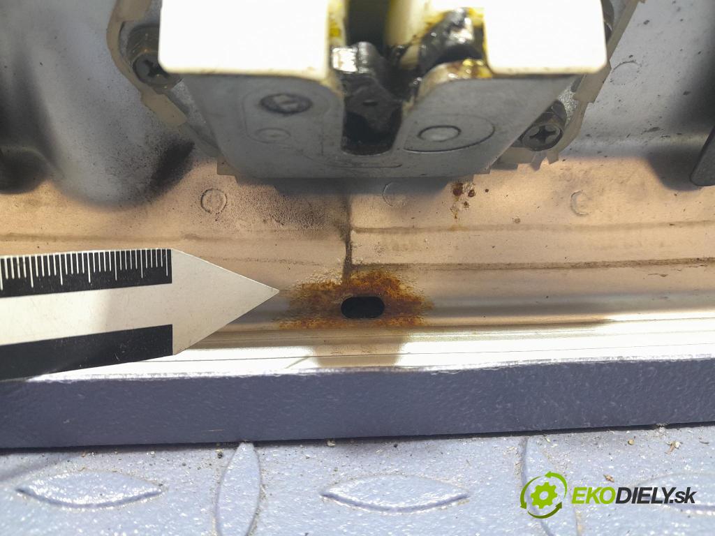 Suzuki Swift 2005 zadna dveře kufra: kufra: 