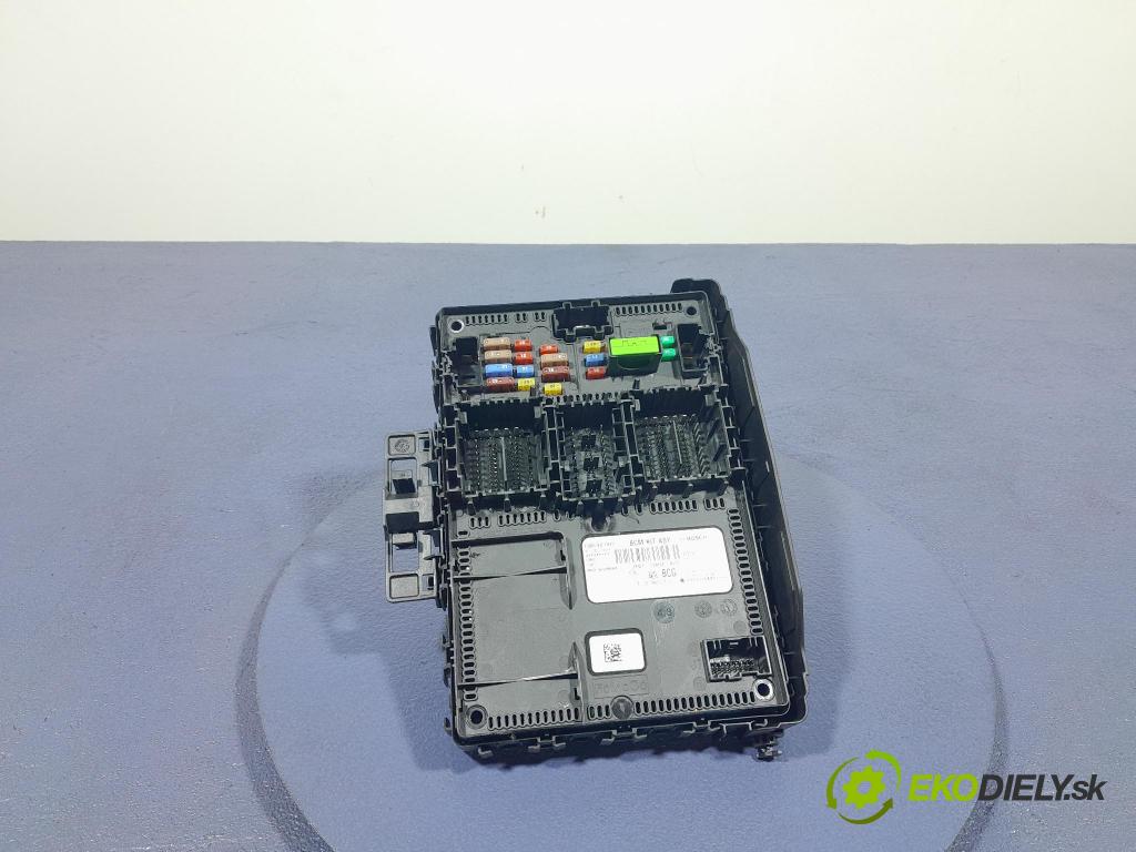 Ford Focus 2019 skrinka Poistky: JX6T-15604-BCG