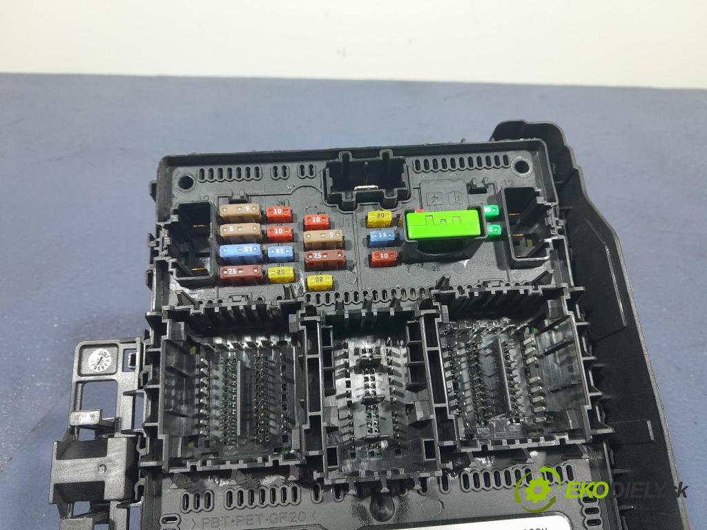 Ford Focus 2019 skrinka Poistky: JX6T-15604-BCG