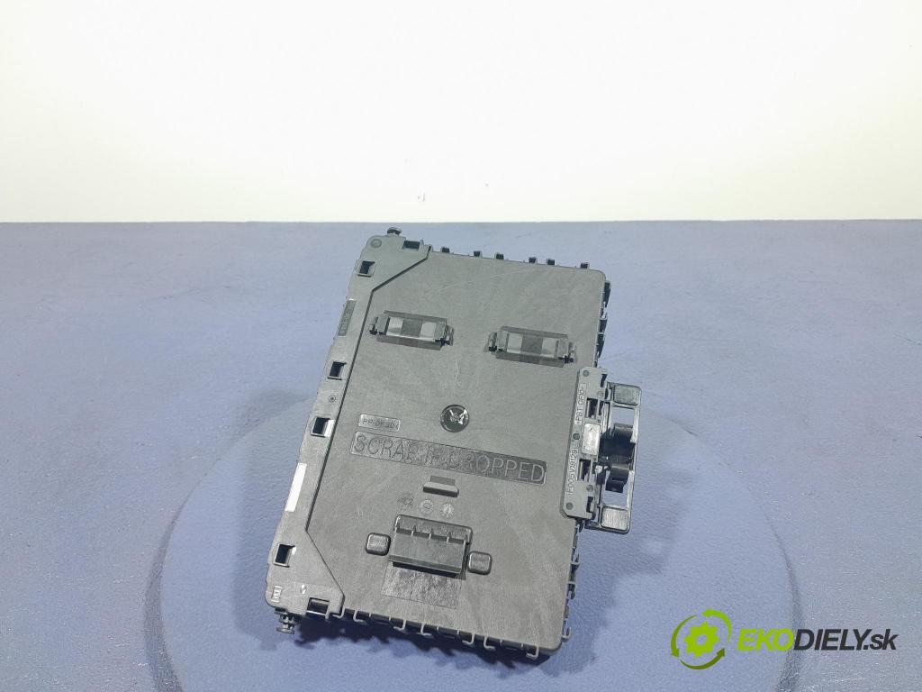 Ford Focus 2019 skrinka Poistky: JX6T-15604-BCG