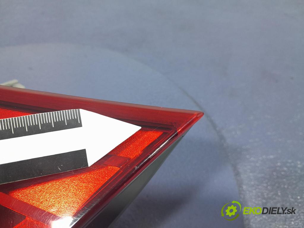 Ford Focus 2019 svetlo / reflektor zad Prava: Vnútri: JX7B-13A602-DC