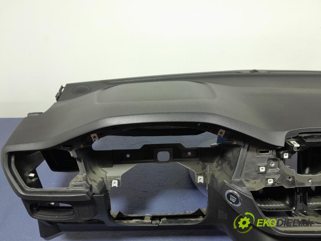 Ford Focus 2019 kokpit,pristrojová doska