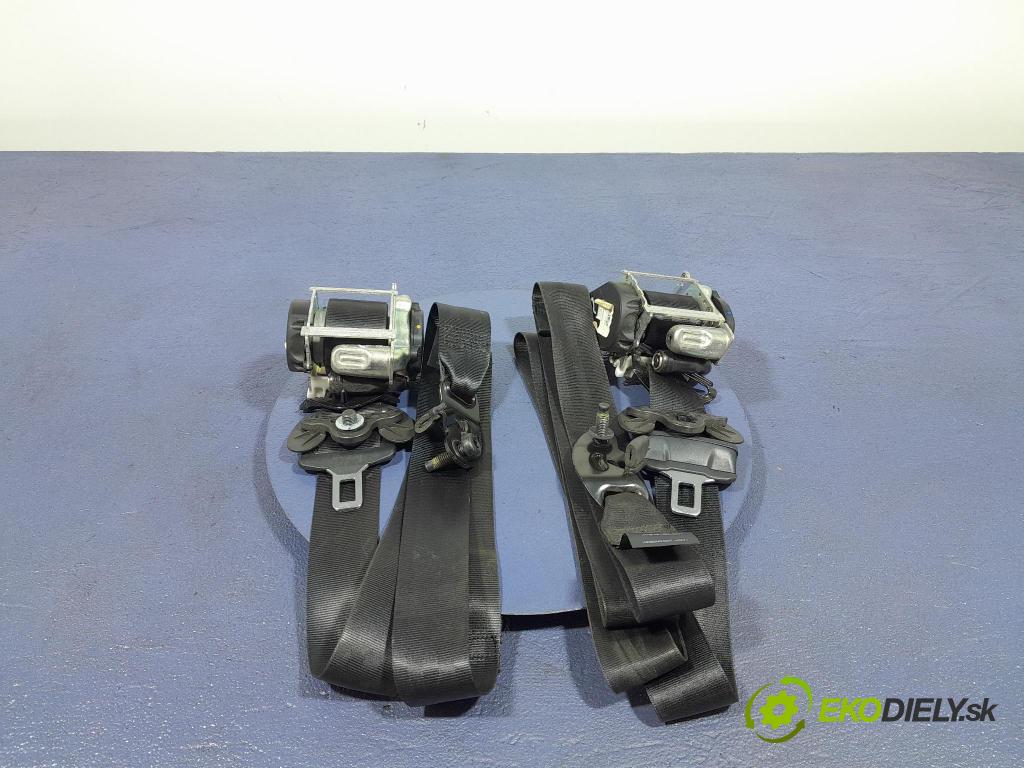 Ford Focus 2019 kokpit,pristrojová doska