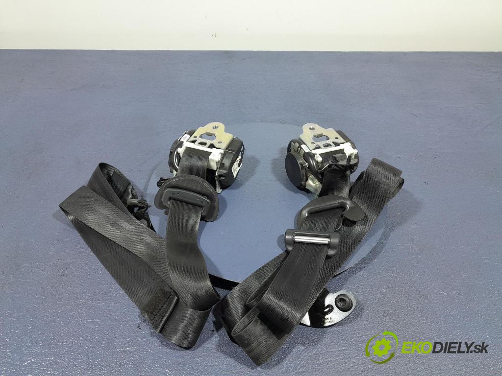 Ford Focus 2019 kokpit,pristrojová doska