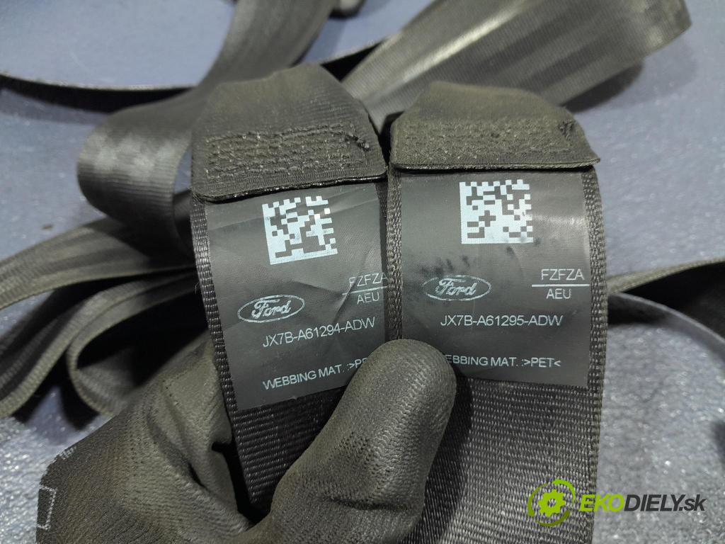 Ford Focus 2019 kokpit,pristrojová doska