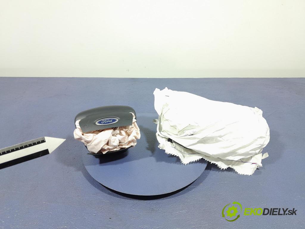 Ford Focus 2019 kokpit,pristrojová doska