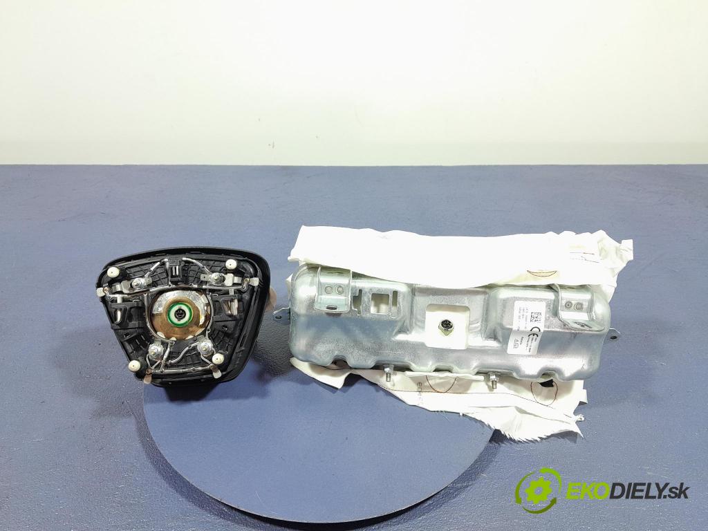 Ford Focus 2019 kokpit,pristrojová doska