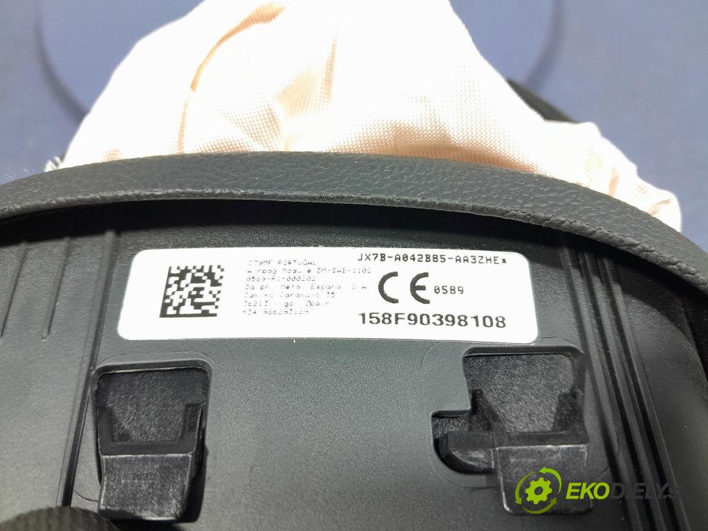 Ford Focus 2019 kokpit,pristrojová doska 