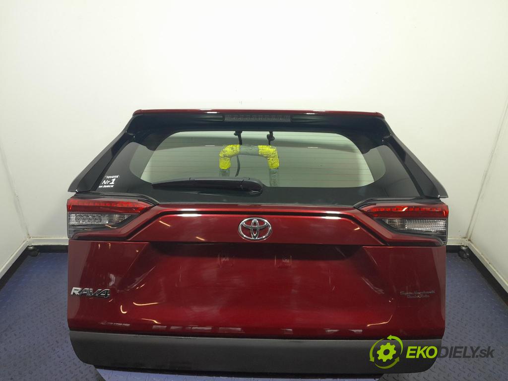 Toyota Rav4 2020 zadní dveře kufra: kufr
