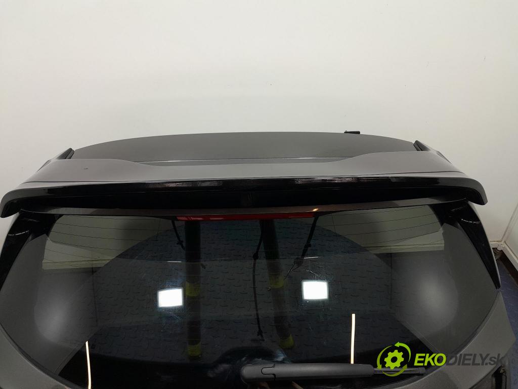 Ford Focus 2019 zadna dveře kufra: kufra: